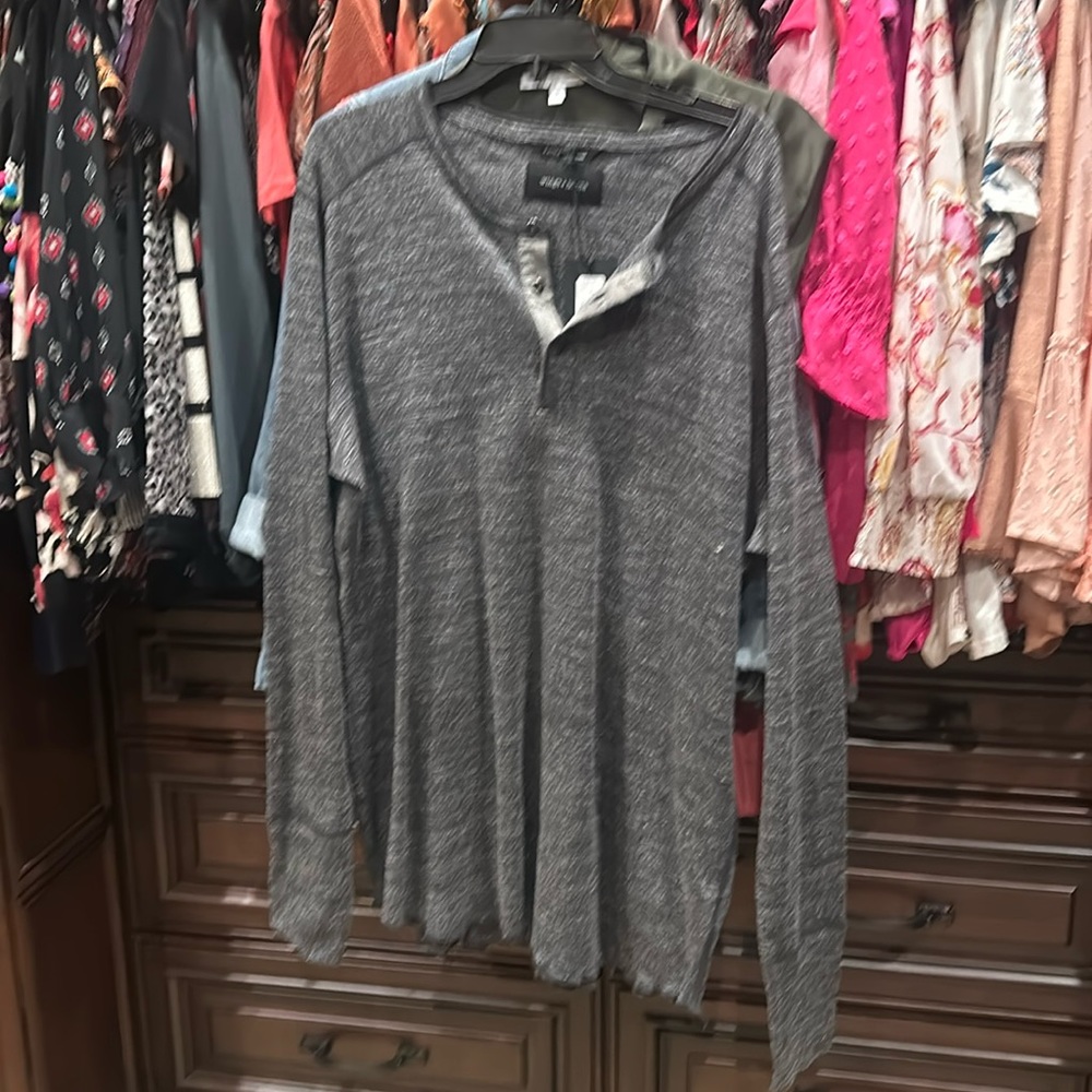 Wings + horns men’s stylish Henley. Size XXL